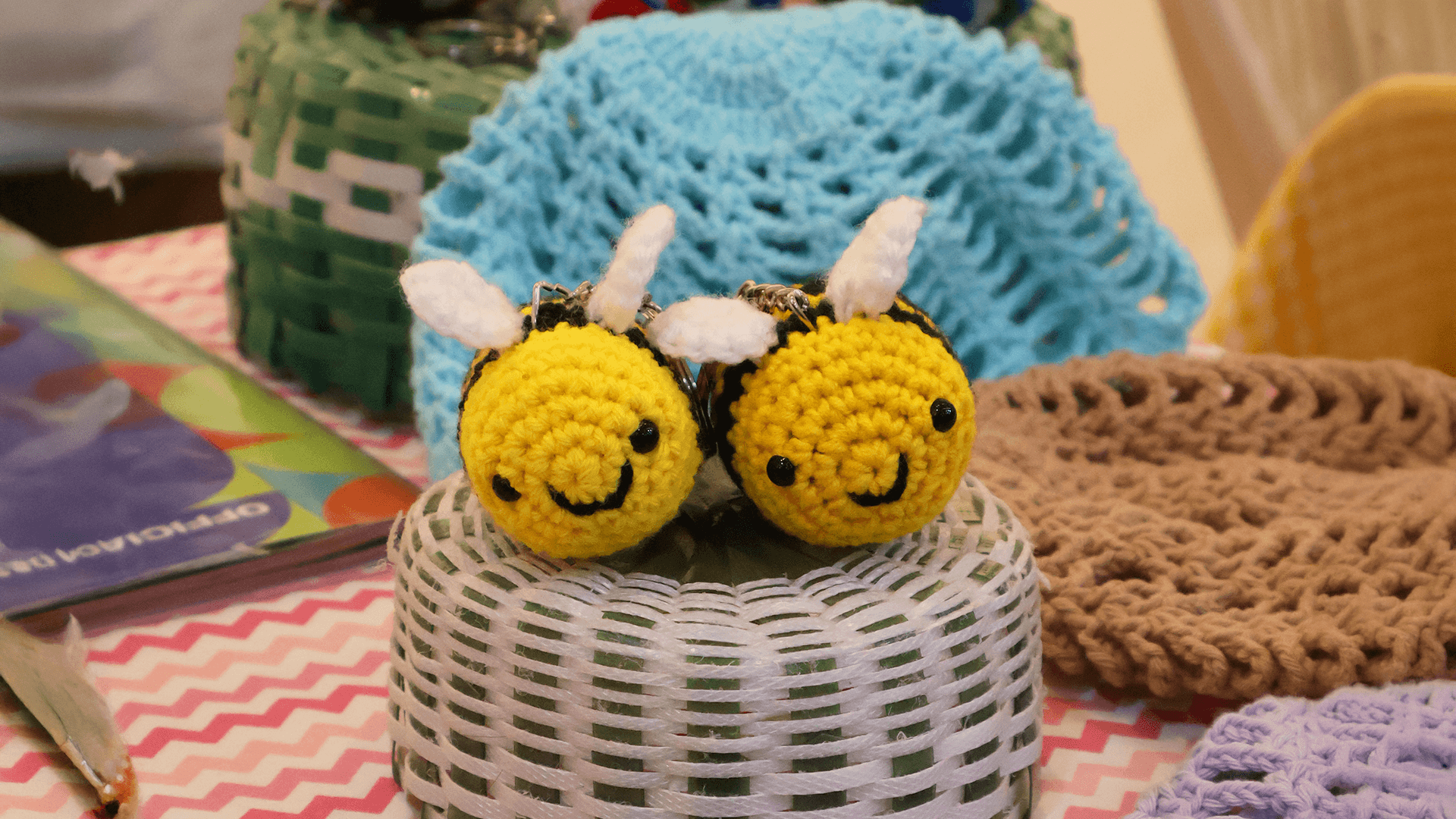 Par de abejas hechas con crochet